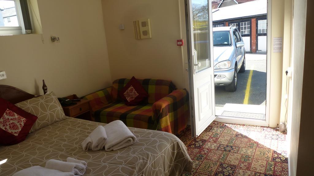 Whitehall Guest House Colwyn Bay Eksteriør billede