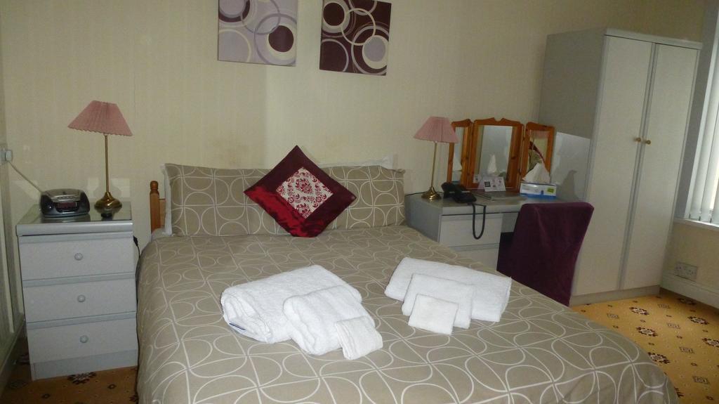 Whitehall Guest House Colwyn Bay Eksteriør billede