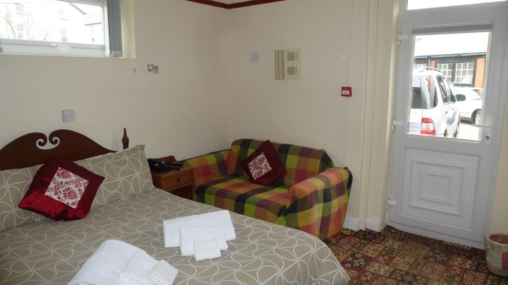 Whitehall Guest House Colwyn Bay Eksteriør billede
