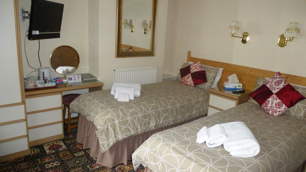 Whitehall Guest House Colwyn Bay Eksteriør billede