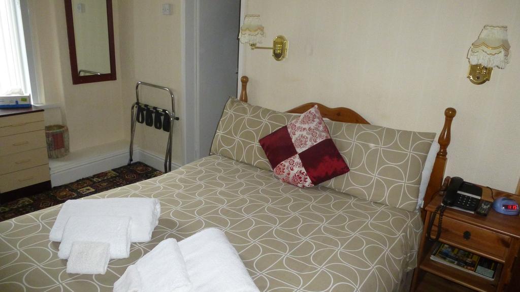 Whitehall Guest House Colwyn Bay Eksteriør billede