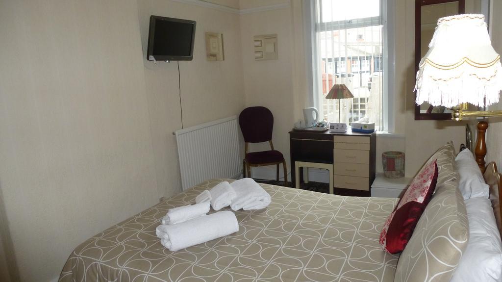 Whitehall Guest House Colwyn Bay Eksteriør billede