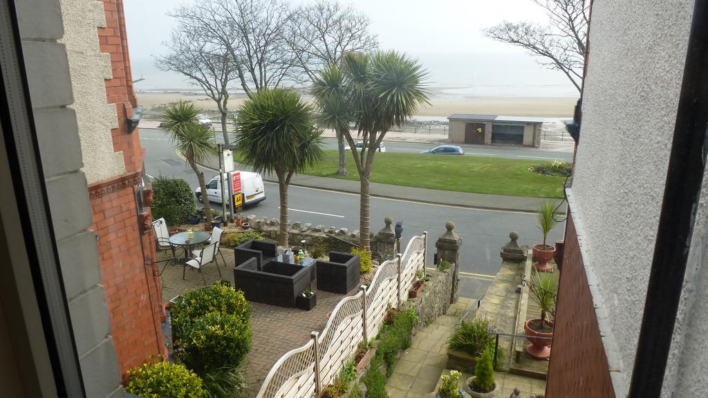 Whitehall Guest House Colwyn Bay Eksteriør billede