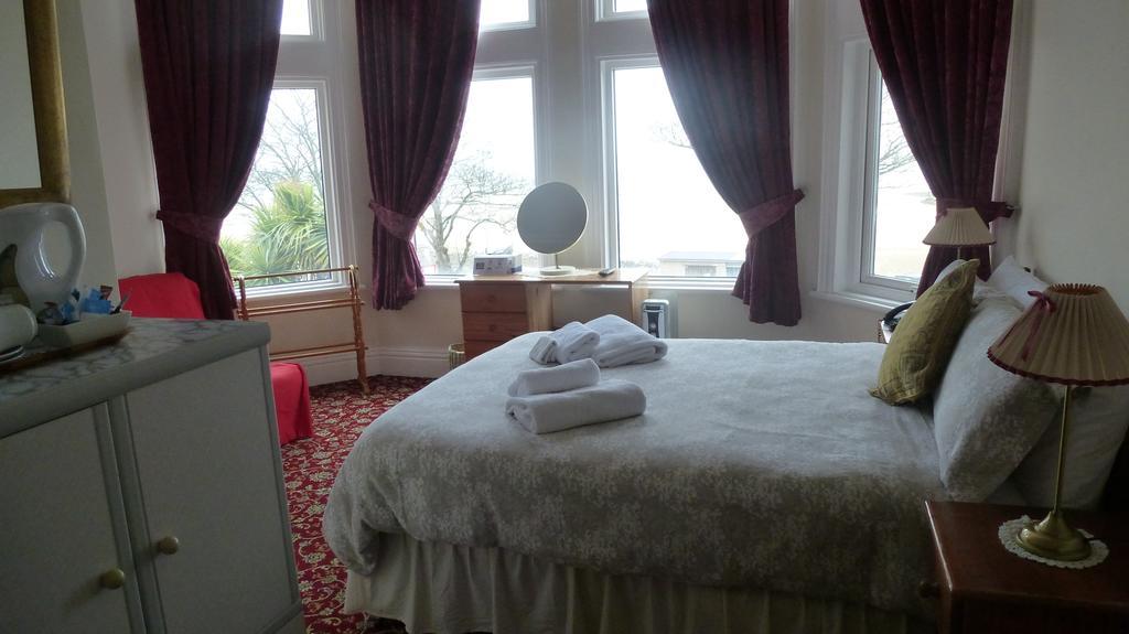 Whitehall Guest House Colwyn Bay Eksteriør billede
