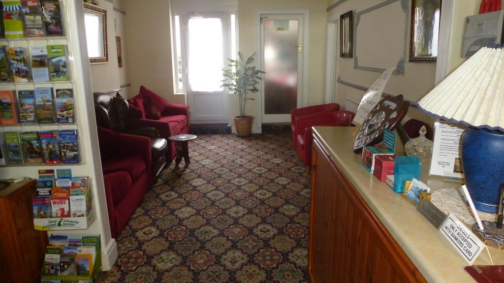 Whitehall Guest House Colwyn Bay Eksteriør billede