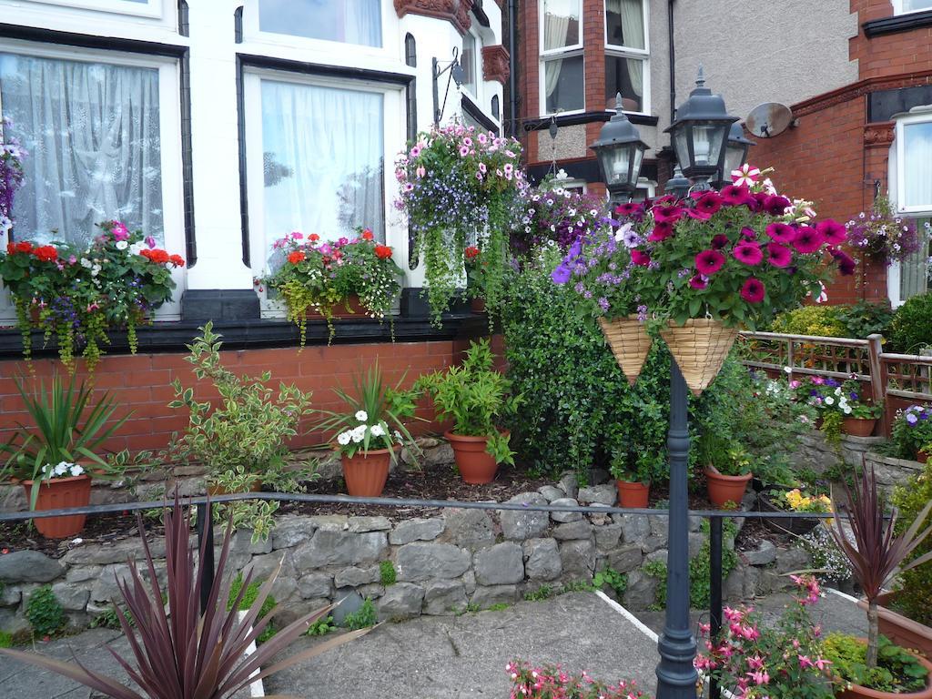 Whitehall Guest House Colwyn Bay Eksteriør billede